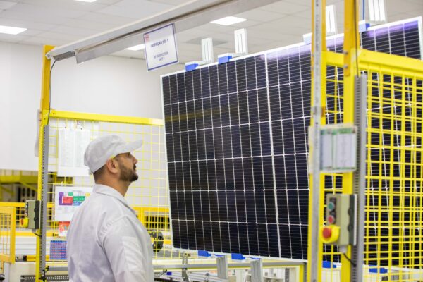 quais são as certificações dos painéis solares fabricados no Brasil 