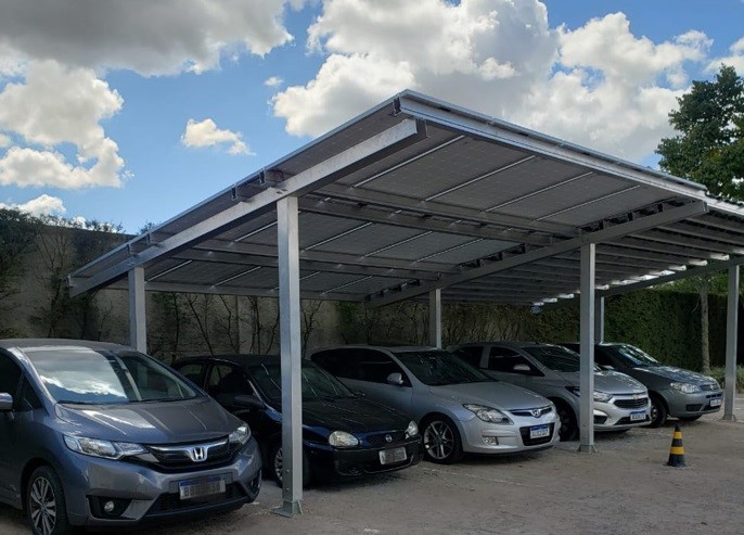 Garagem solar em escolas